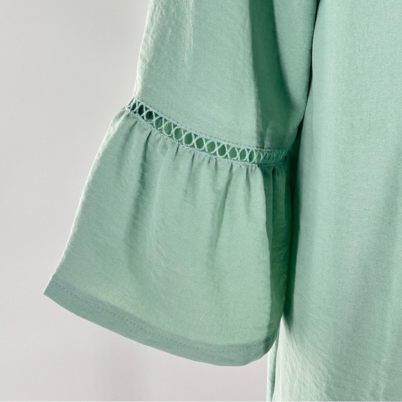 Adreamly Green Bell Sleeve V Neck Tunic Top Medium - Picture 8 of 9